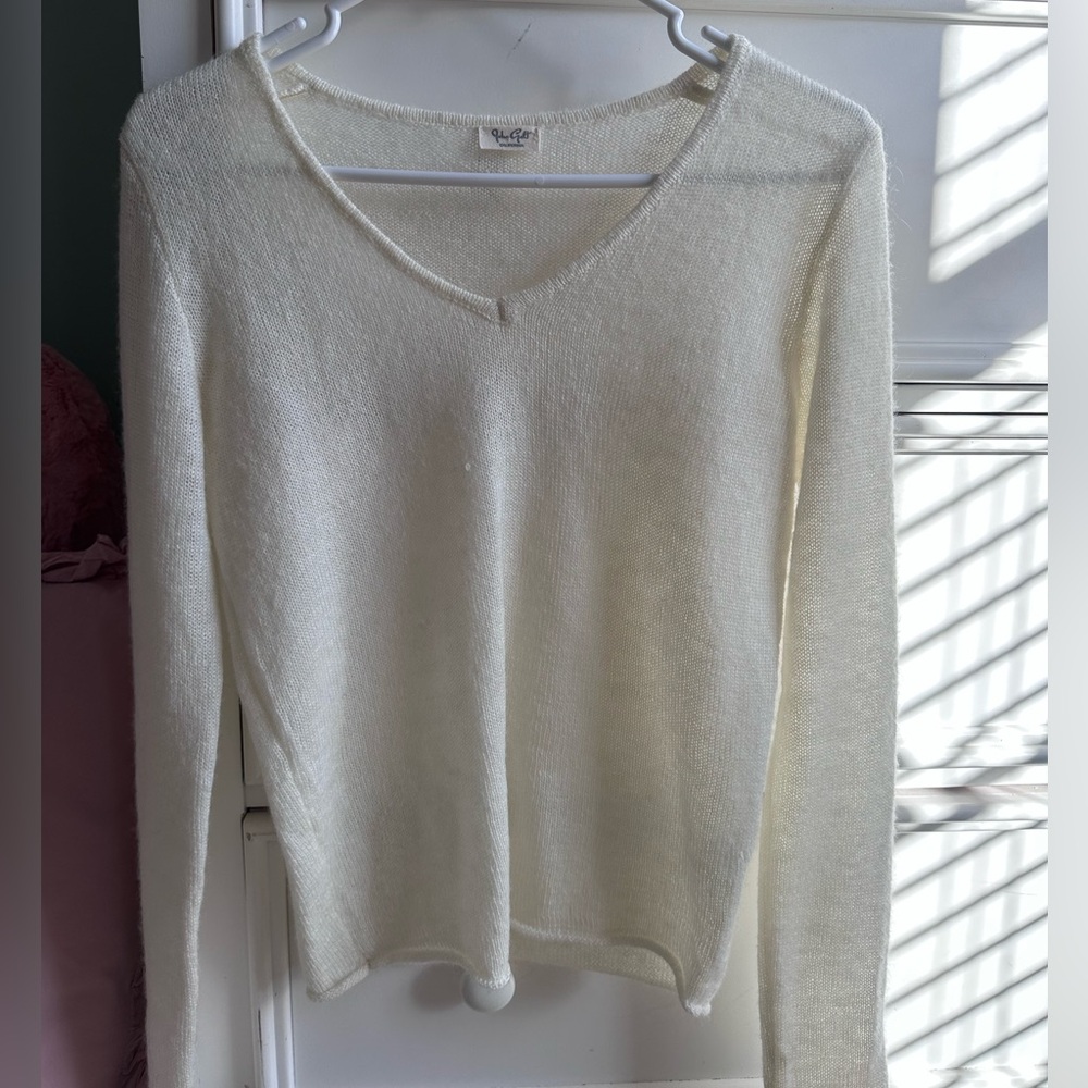 Brandy Melville Women's Ivory Sweater
